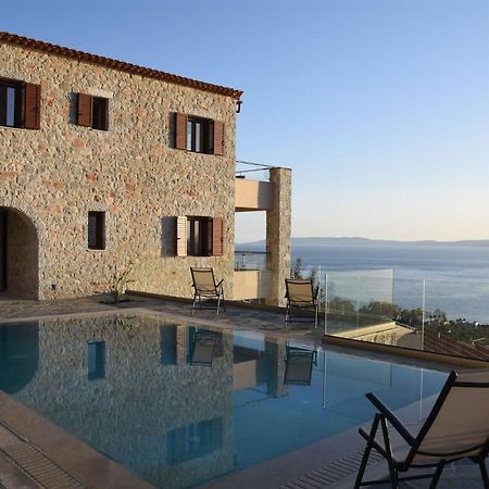 Villa Dafni - Infinite Sea Vistas With Private Pool กาลามาตา ภายนอก รูปภาพ
