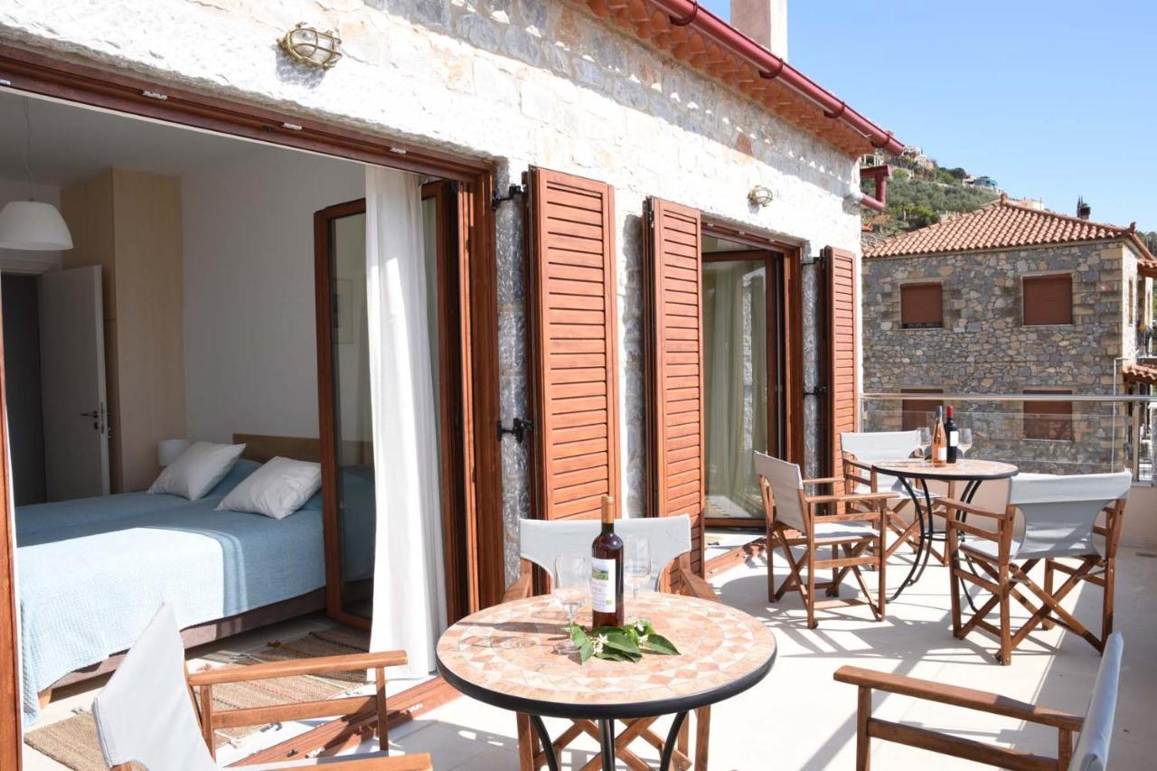 Villa Dafni - Infinite Sea Vistas With Private Pool กาลามาตา ภายนอก รูปภาพ