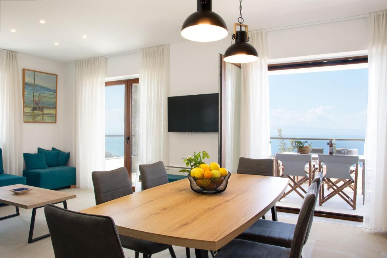 Villa Dafni - Infinite Sea Vistas With Private Pool กาลามาตา ภายนอก รูปภาพ
