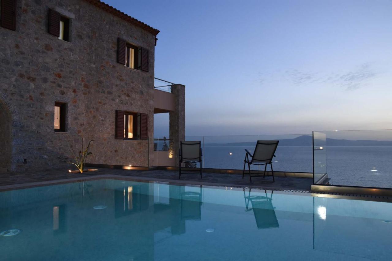 Villa Dafni - Infinite Sea Vistas With Private Pool กาลามาตา ภายนอก รูปภาพ