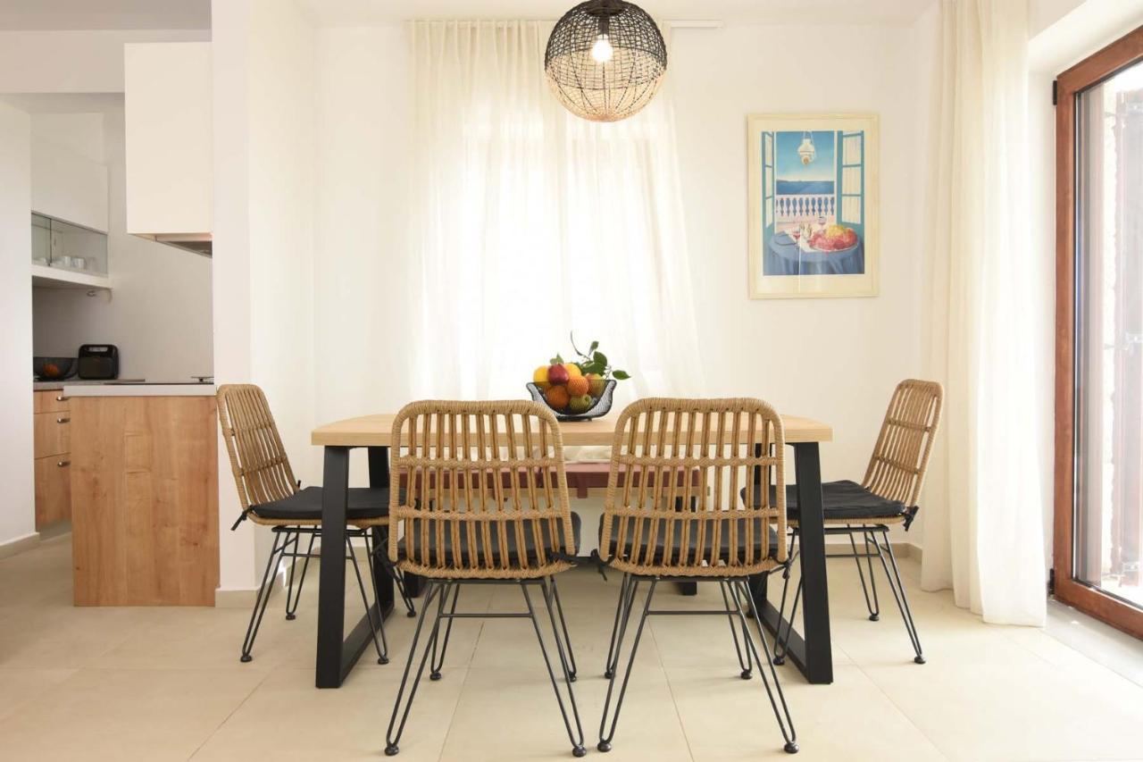 Villa Dafni - Infinite Sea Vistas With Private Pool กาลามาตา ภายนอก รูปภาพ