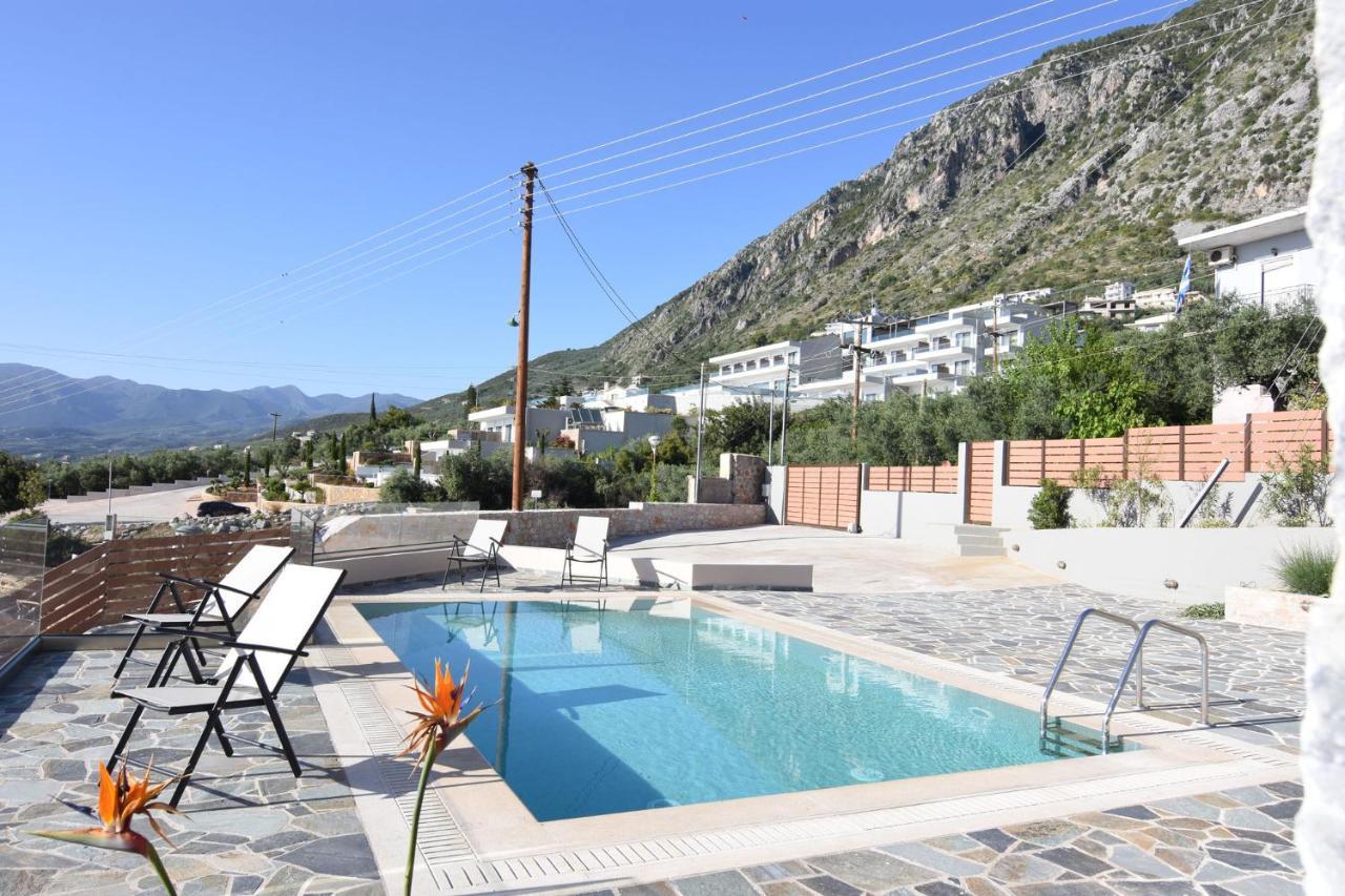 Villa Dafni - Infinite Sea Vistas With Private Pool กาลามาตา ภายนอก รูปภาพ