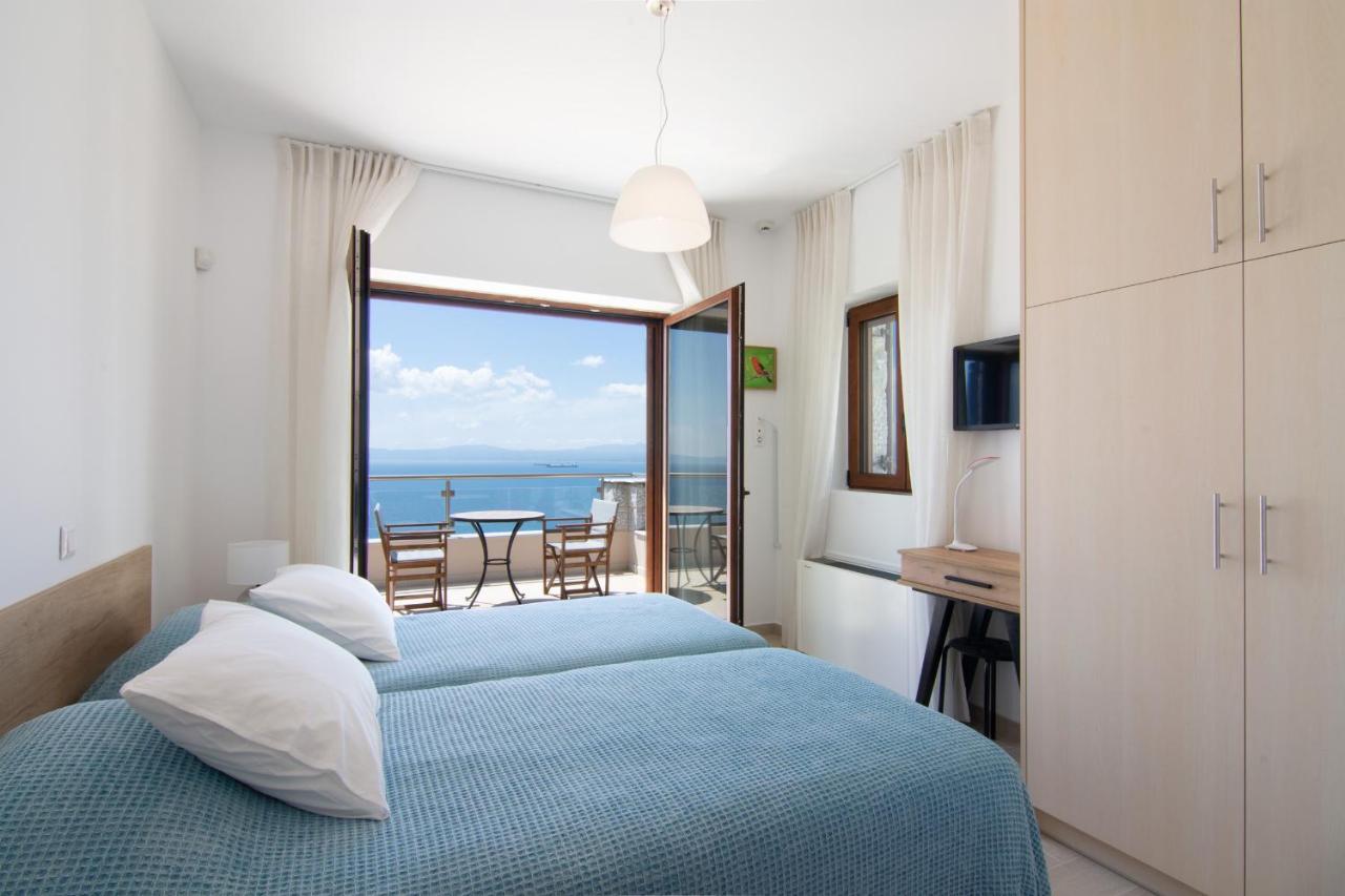 Villa Dafni - Infinite Sea Vistas With Private Pool กาลามาตา ภายนอก รูปภาพ
