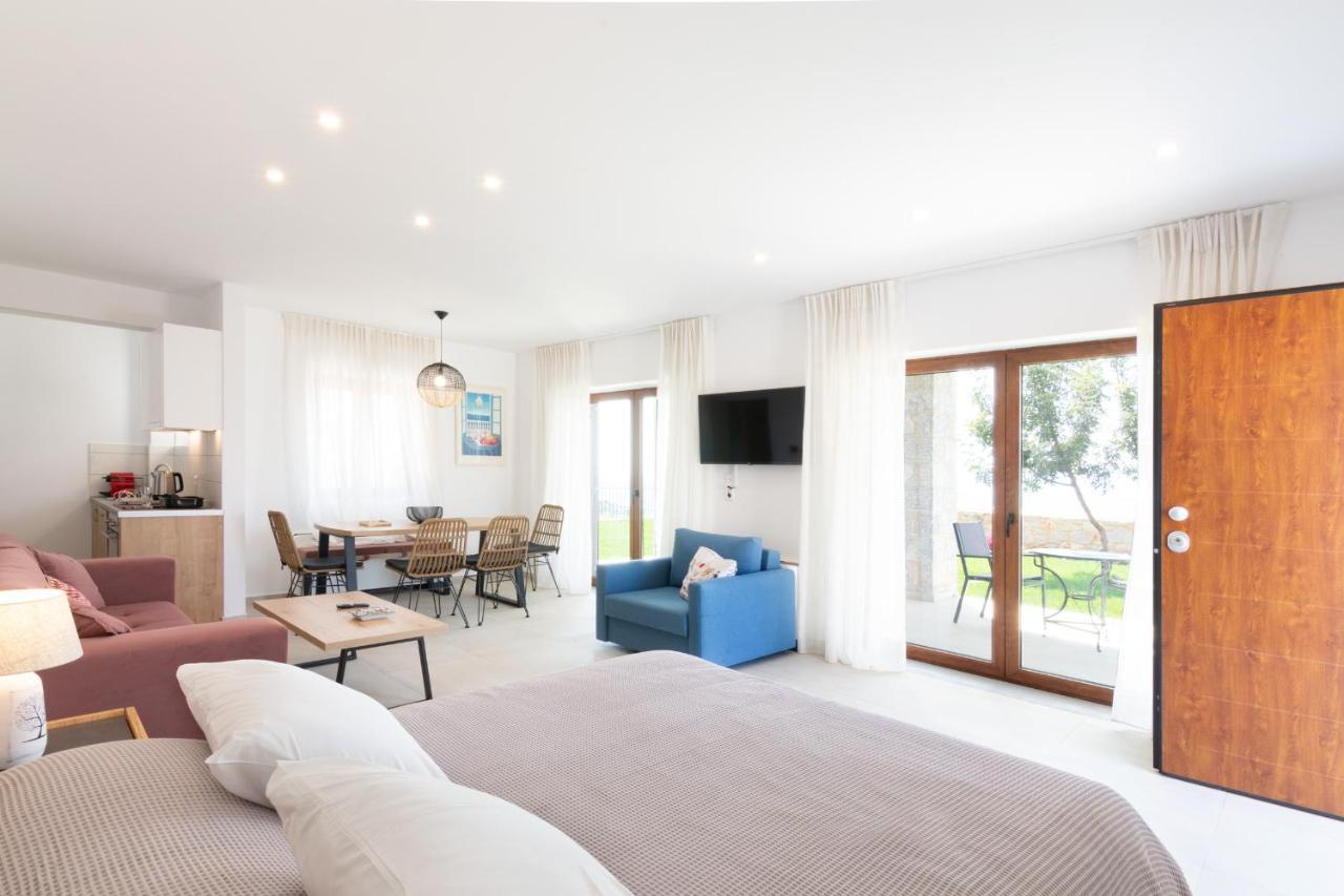 Villa Dafni - Infinite Sea Vistas With Private Pool กาลามาตา ภายนอก รูปภาพ
