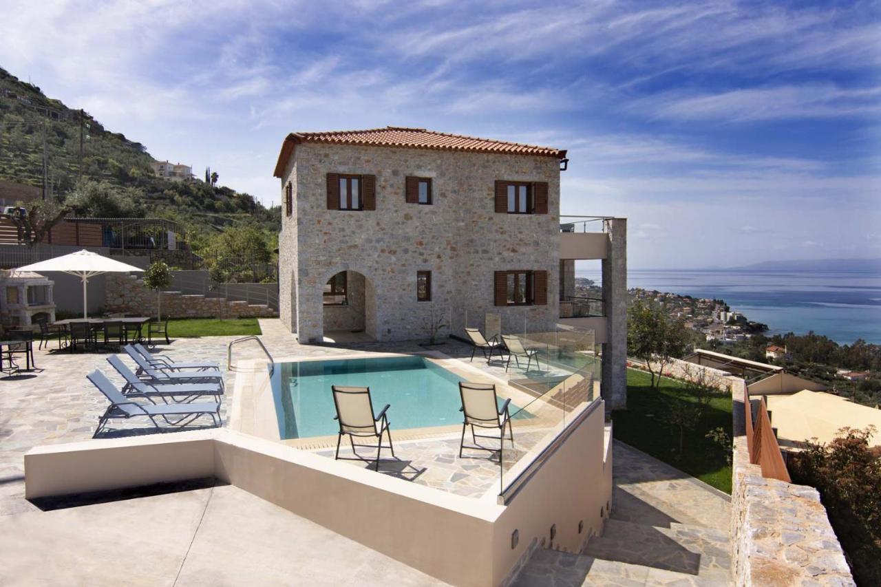 Villa Dafni - Infinite Sea Vistas With Private Pool กาลามาตา ภายนอก รูปภาพ